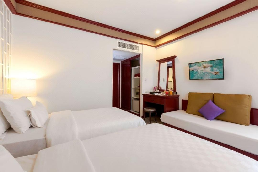 The Top Patong Resort. Exterior photo